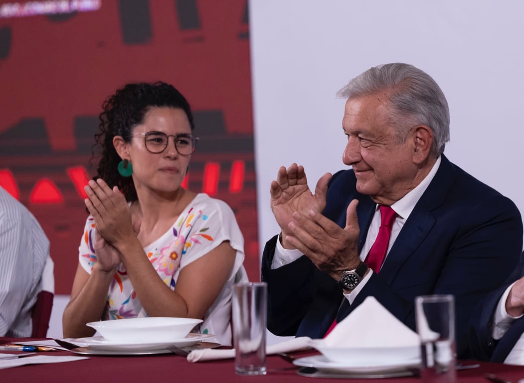 Luisa María Alcalde y Andrés Manuel López Obrador