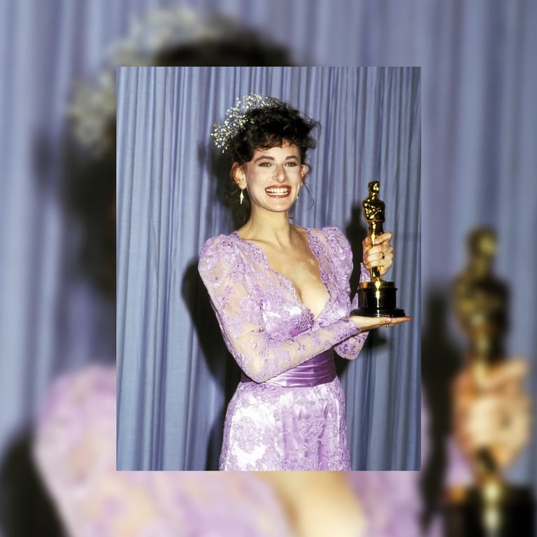 Marlee Matlin con su Oscar en 1987