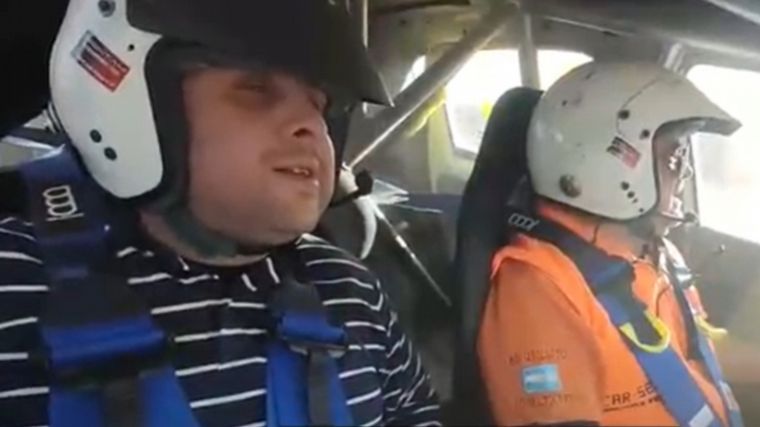 Natale Antonel es licenciado en Relaciones Internacionales, consultor y formador intercultural. Tiene 33 años y vive con discapacidad visual. Y este año, es aspirante a copiloto de rally.