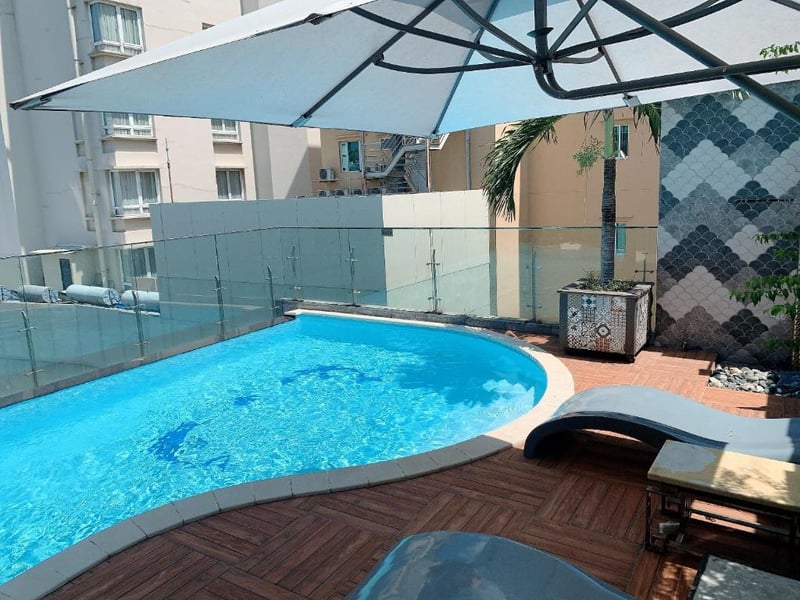 Rooftop pool