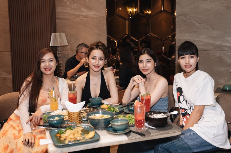Have fun at Sunflower Hotel