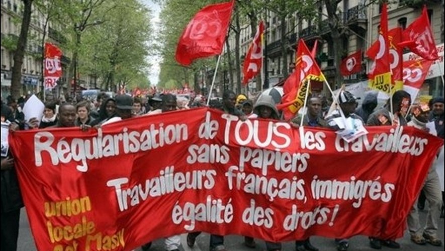 Travailleurs sans papiers : révélations choc sur la réforme qui va tout bouleverser en France !