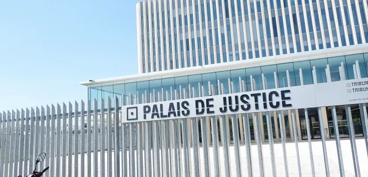 Un Algérien achète une fausse carte à Barbès pour 300 €