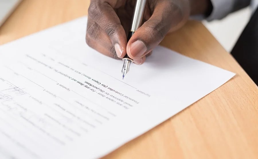 33 ans en France sans papiers : découvrez le rappel à l'ordre de la justice