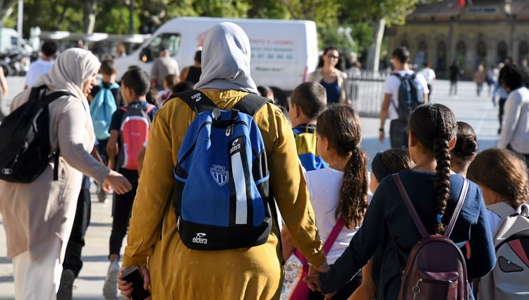 Élèves voilées en sortie scolaire : la polémique enfle