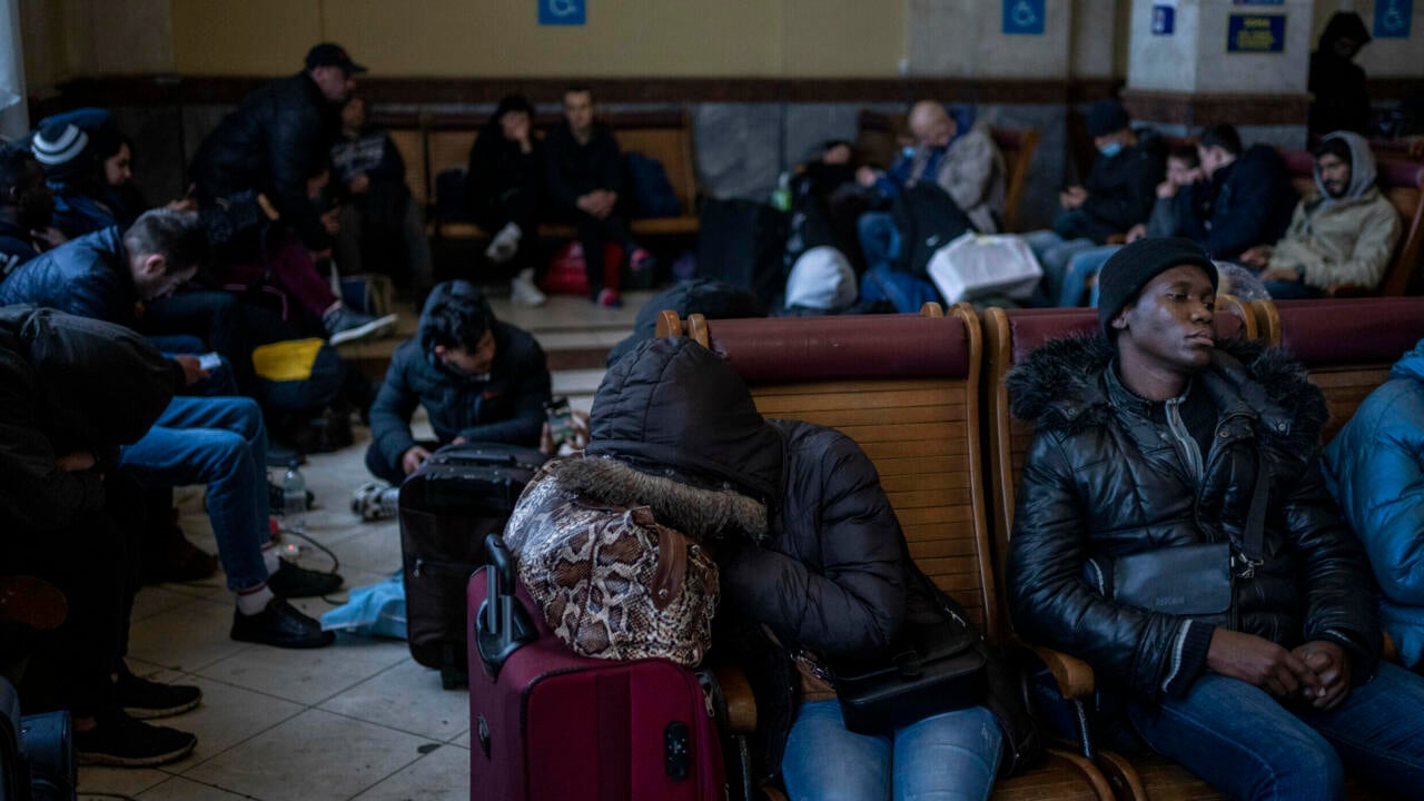 Titre de séjour en France : la galère des étudiants étrangers, des témoignages accablants