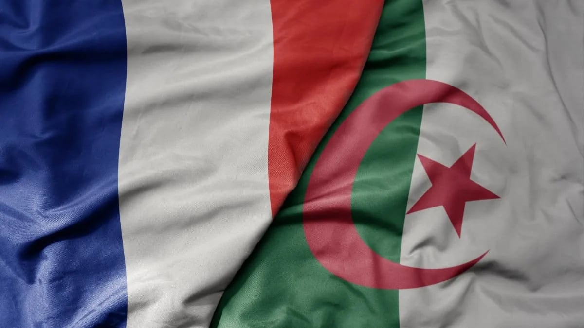 Expulsions d'Algériens : reprise des documents consulaires