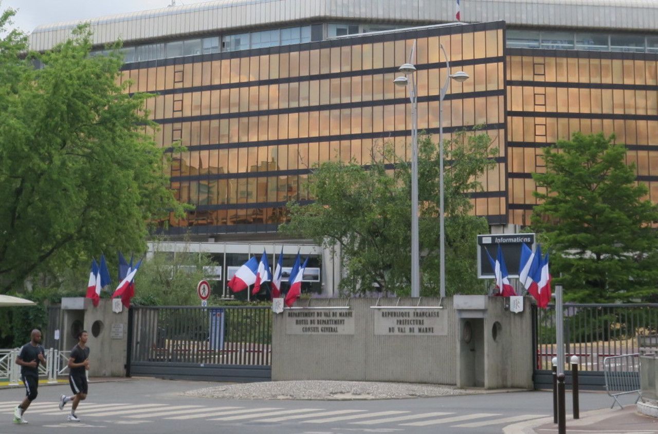 Renforts en préfecture : réduction des délais de titres de séjour