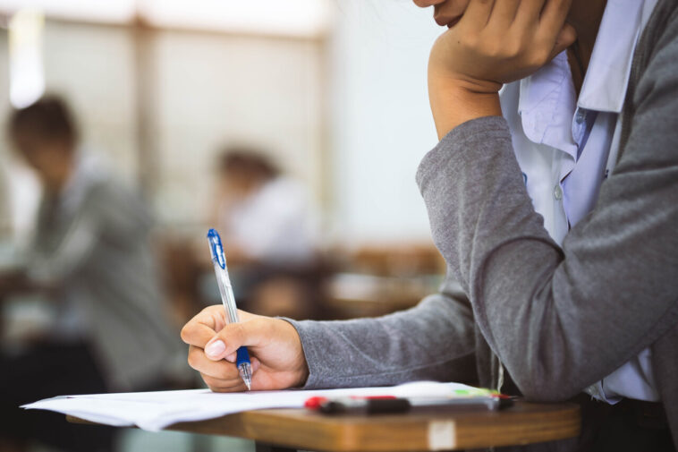 France: Polémique sur le test civique pour étrangers