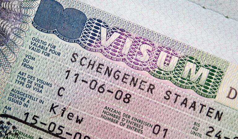 Qui peut obtenir un visa Schengen de 10 ans ? Découvrez-le !