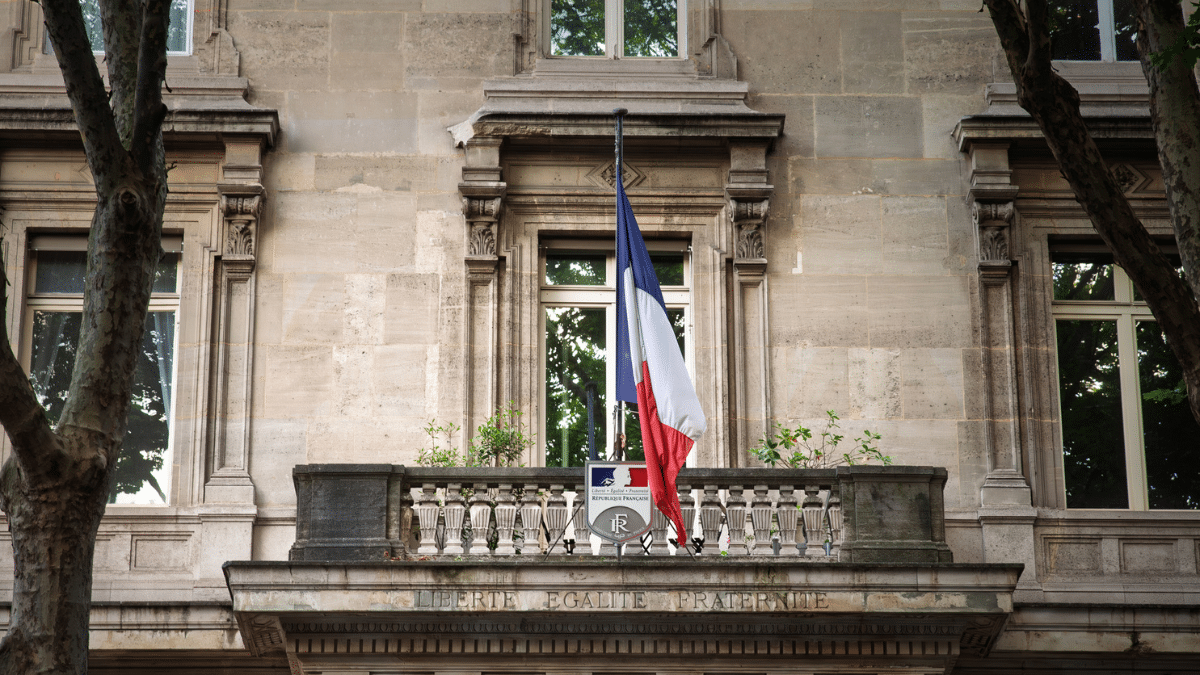 Algérie : en CDI depuis 13 ans en France sans titre de séjour