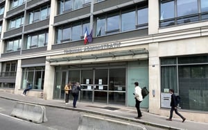 Une Algérienne obtient justice : un certificat de résidence accordé