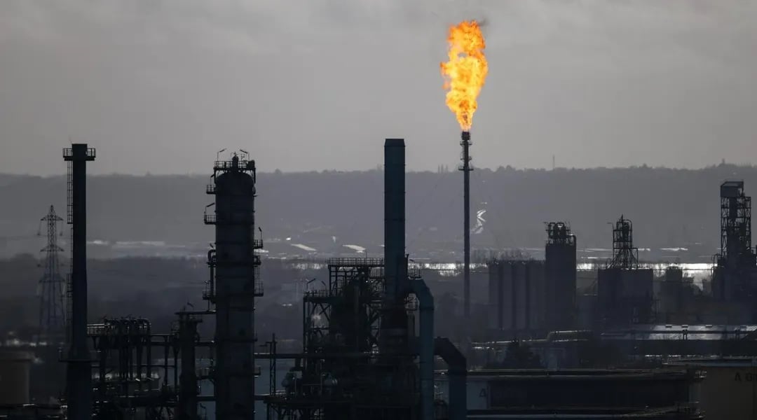 Iran en conflit : flambée record des prix du pétrole