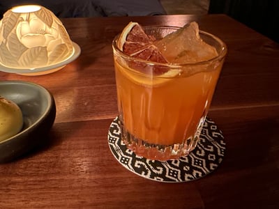 ISH のカリビアン・スパイスドにかぼちゃとライム。乾かした柑橘を挿して