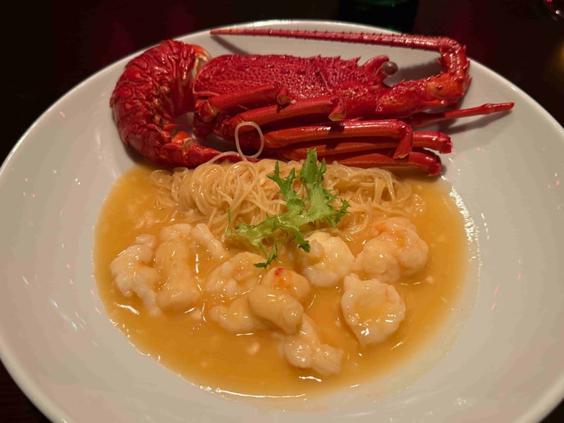 伊勢海老とチーズ風味のイタリア麺の煮込み