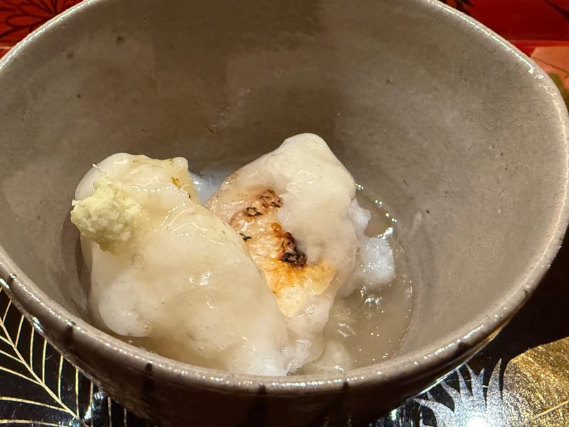 すりおろした蕪をかぶせて蒸した甘鯛の蕪蒸し