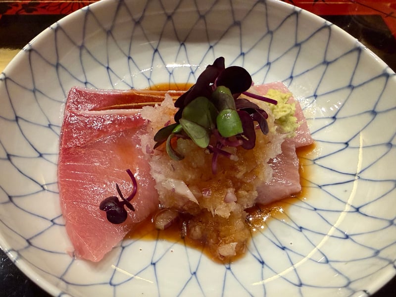 おろしポン酢をかけたぶりのすなずりの造り