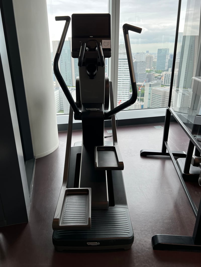 アンダーズ東京 AO スパ＆クラブ クロストレーナー