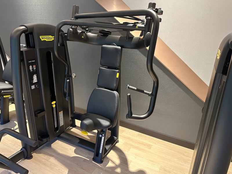 富士スピードウェイホテル Omika Wellness & Spa チェストプレス