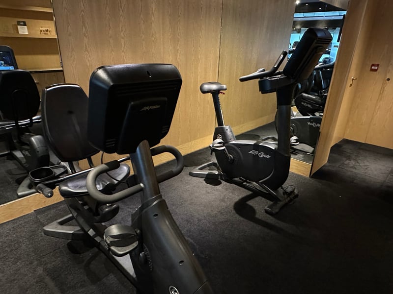 グランドハイアット香港 Plateau Spa フィットネス バイクマシン