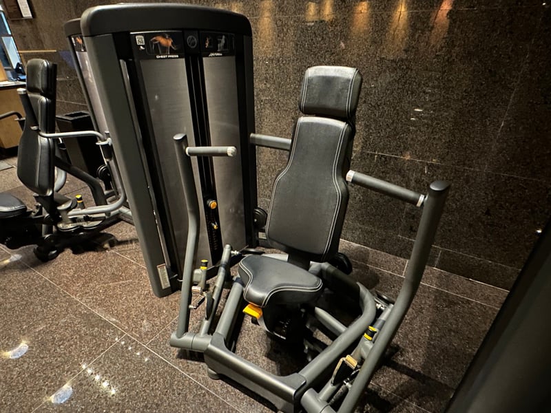 グランドハイアット香港 Plateau Spa フィットネス チェストプレス
