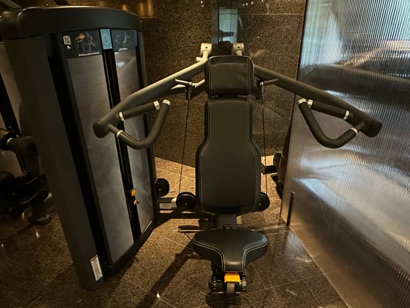 グランドハイアット香港 Plateau Spa フィットネス ショルダープレス