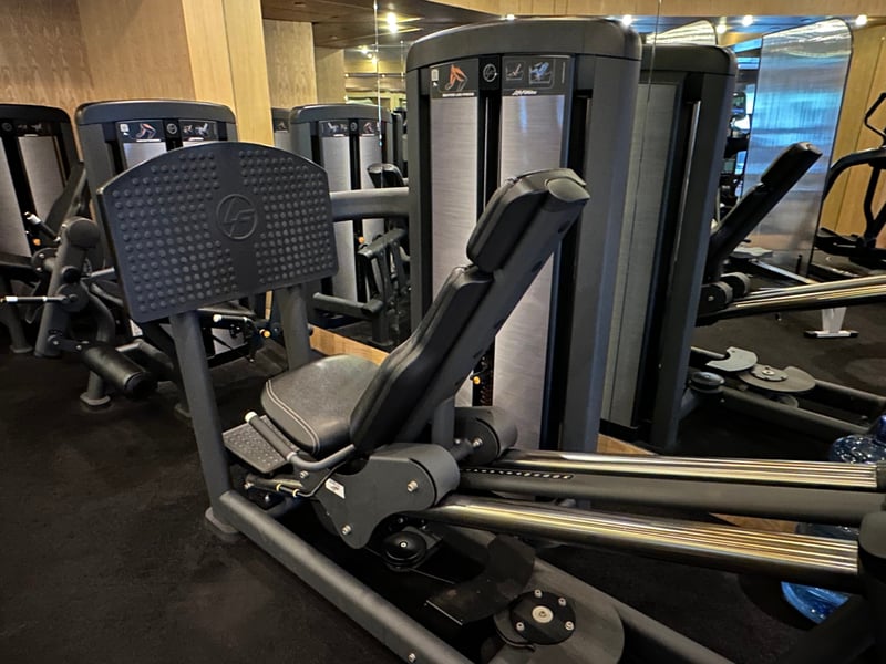 グランドハイアット香港 Plateau Spa フィットネス レッグプレス