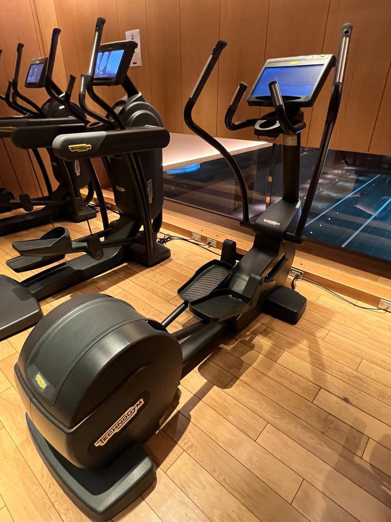 グランドハイアット東京 NAGOMI スパアンドフィットネス クロストレーナー
