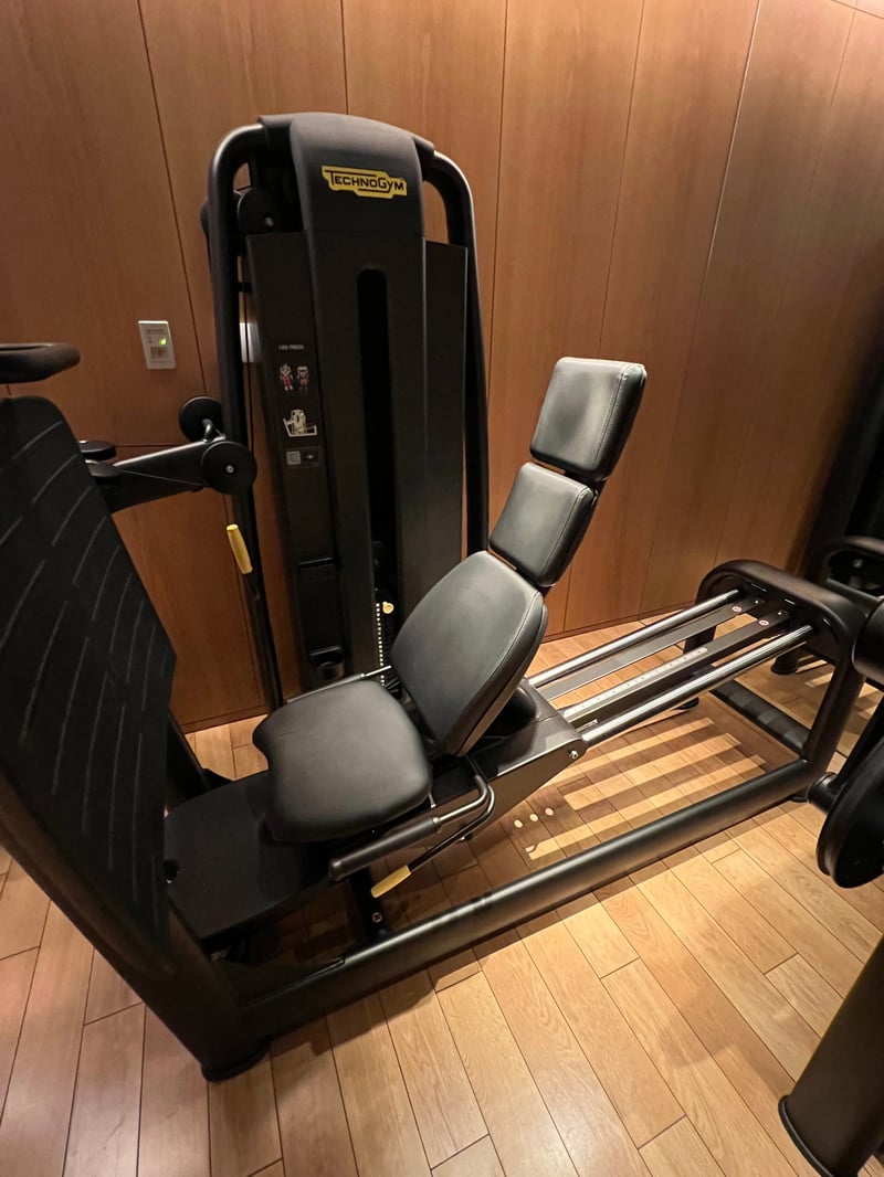 グランドハイアット東京 NAGOMI スパアンドフィットネス レッグプレス