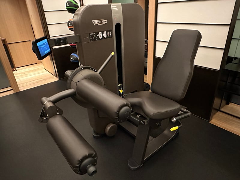 パークハイアット京都 フィットネスセンター レッグエクステンション