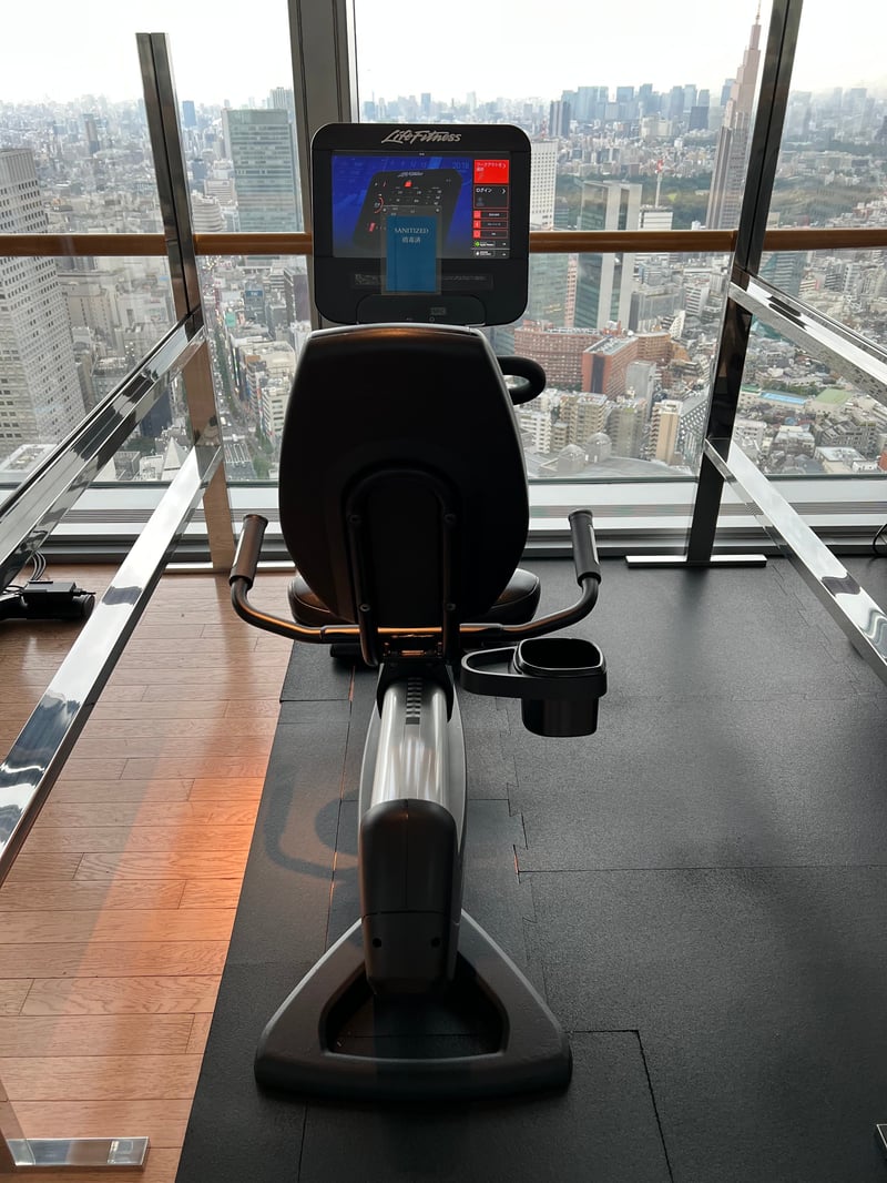 パークハイアット東京 クラブオンザパーク スパ＆フィットネス リカンベントバイク