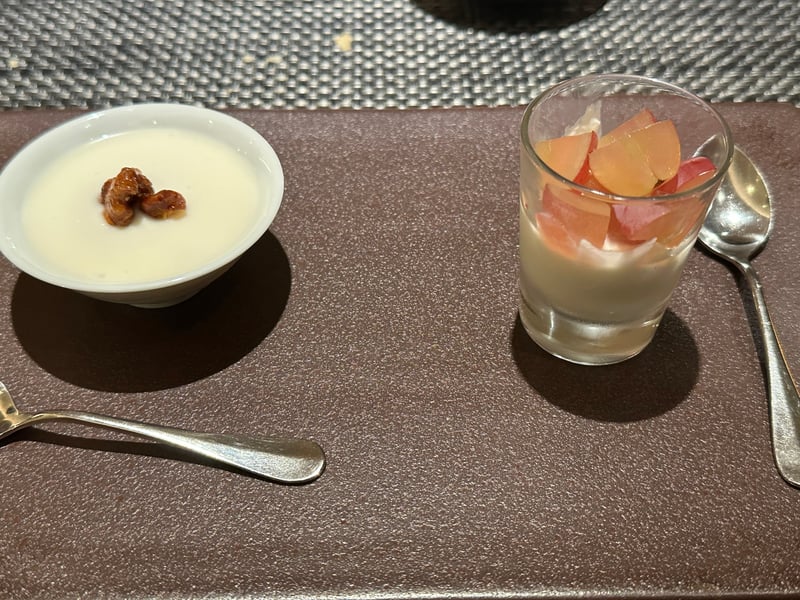 酒粕のプリンと、ぶどうをのせたフロマージュブラン