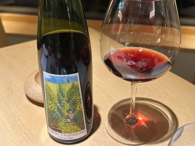 宮本ヴィンヤードの Vignes Chantantes Volonté 2020、ボトルとグラス