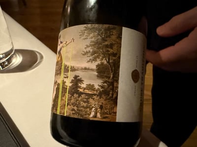 Cruse Wine Co. のボトル。風景の銅版画のラベル