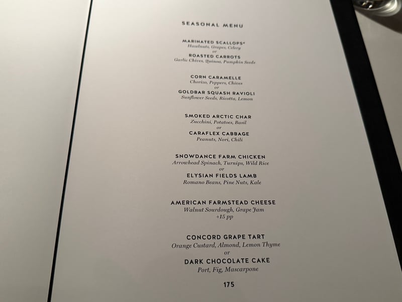 SEASONAL MENU のページ。各段が2択になっている