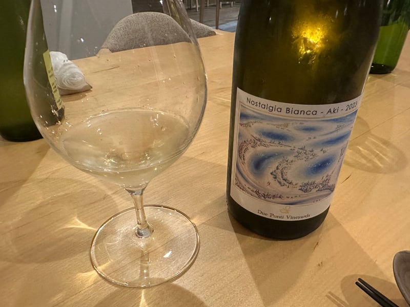 Due Punti Vineyards の Nostalgia Bianca Aki 2023