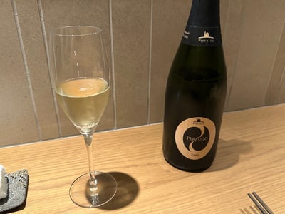 Pievalta の Perlugo Zero、グラスとボトル