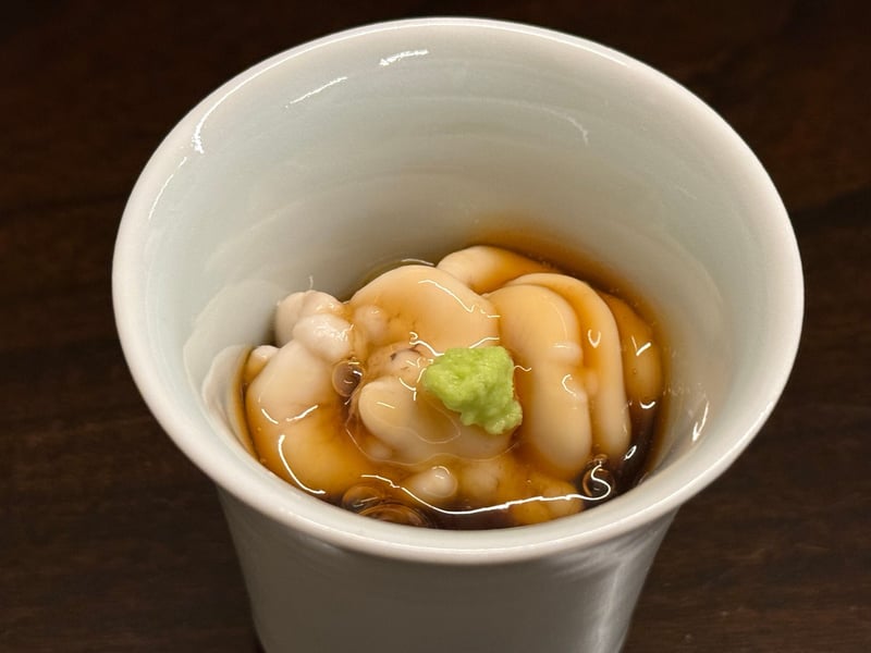 べっこうあんに浸した鱈白子にわさびをのせた小鉢
