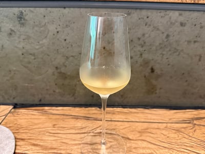 うすい黄緑色の、ミントを使ったノンアルコールカクテル