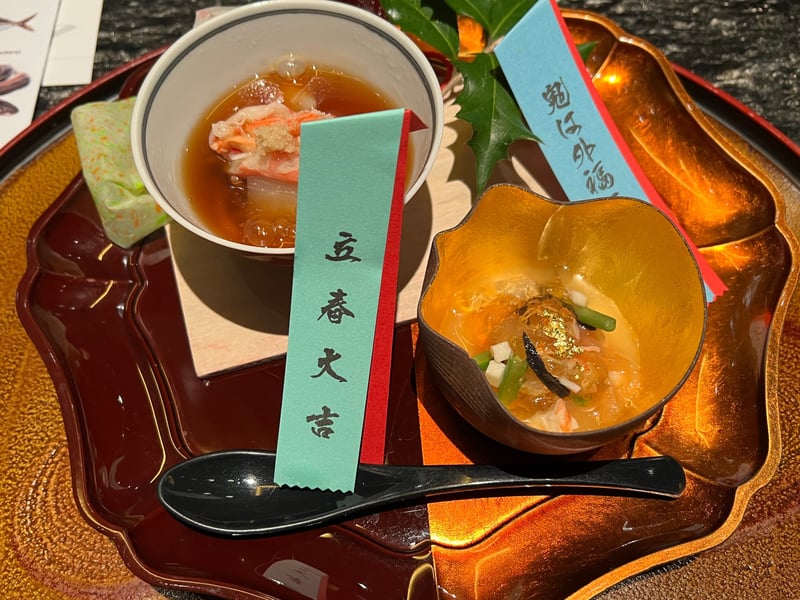 二種の先付け。こってりした餡のものと、酢の効いたさっぱりしたもの