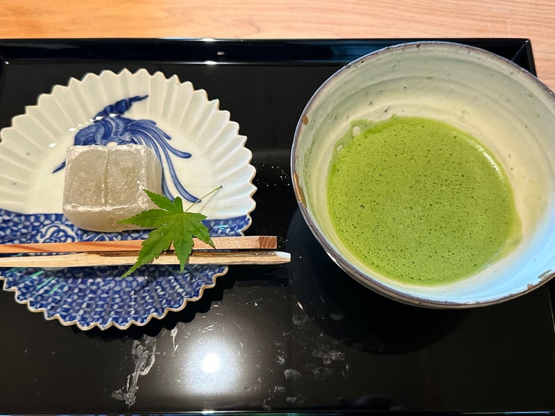 二切れの葛焼きと御抹茶