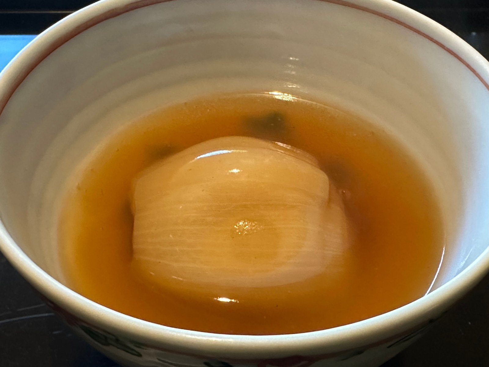 白海老餡に沈めた富山の新玉ねぎのオーブンロースト