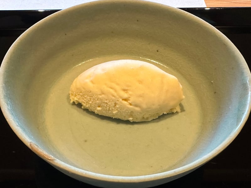 青磁の鉢に、酒粕のアイス