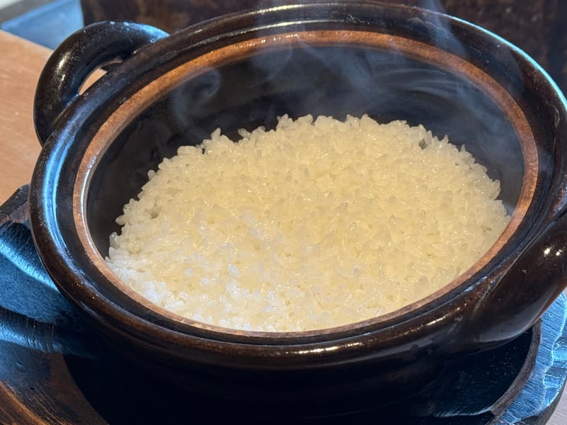 土鍋で炊き上がった銀シャリ