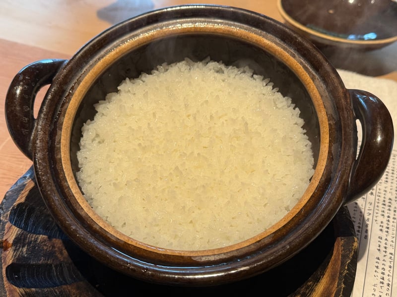 土鍋で炊きあがった白飯