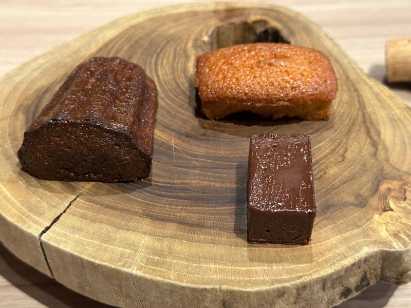 カヌレ、フィナンシェ、チョコテリーヌのプティフール
