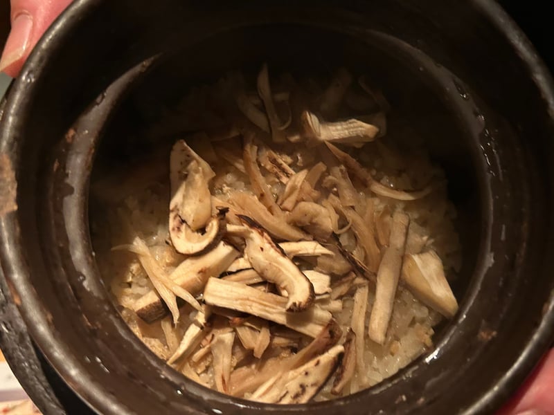 釜の中の松茸御飯