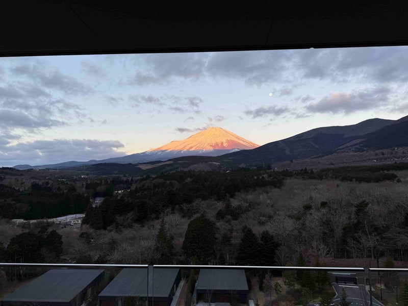 富士スピードウェイホテル グランプリコーナースイート 富士山ビュー 早朝