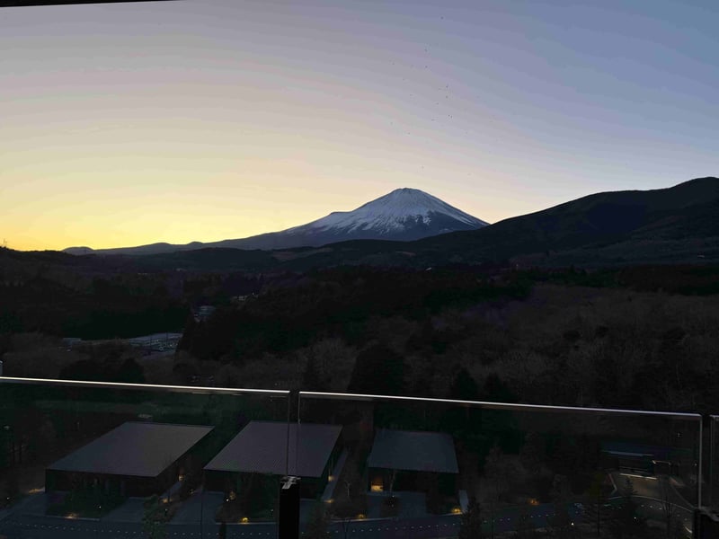 富士スピードウェイホテル グランプリコーナースイート 富士山ビュー 夕暮れ