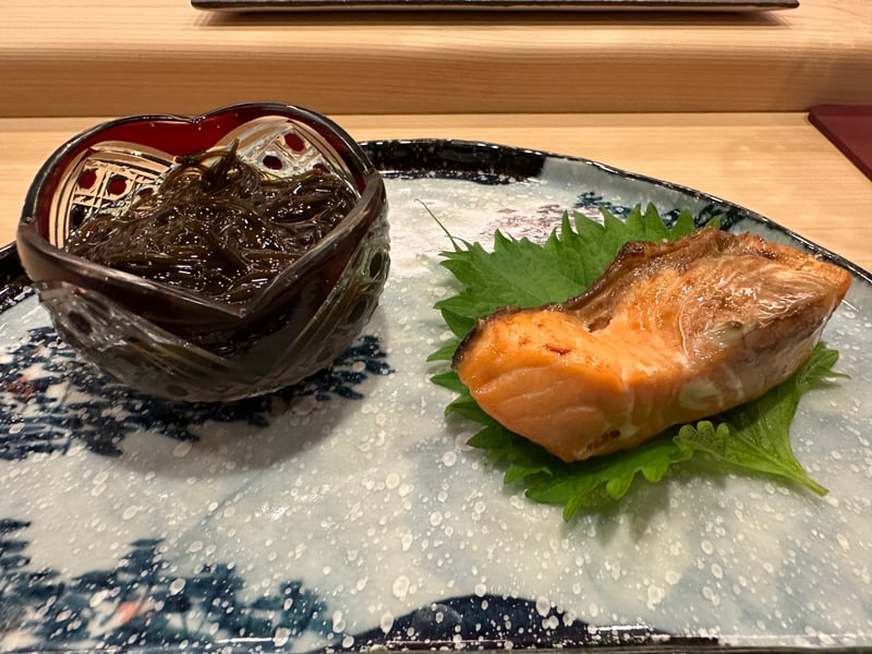 焼いたマスノスケと魚津のもずく